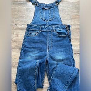 Forever 21 overalls. Stretching denim. Size M.